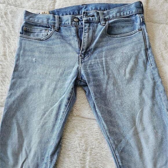 J. Crew Men's Blue Jeans Style 484 31x30 Distressed. - Picture 4 of 8